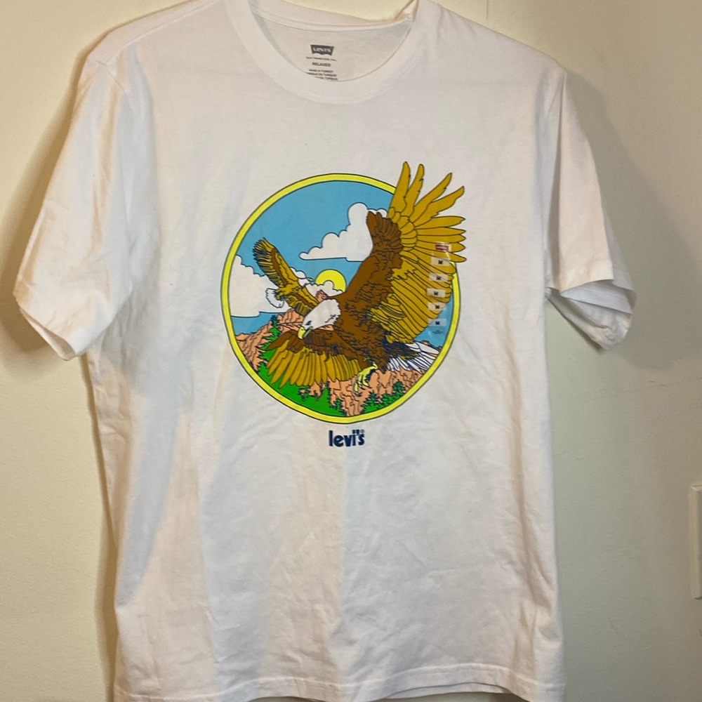 Levi’s Men’s Relaxed Fit White Tee Sz M Eagle Logo 100% Cotton